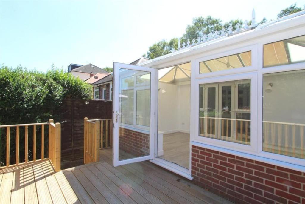 Accessible 3-Bedroom Bungalow With Patio +Driveway Southampton Ngoại thất bức ảnh