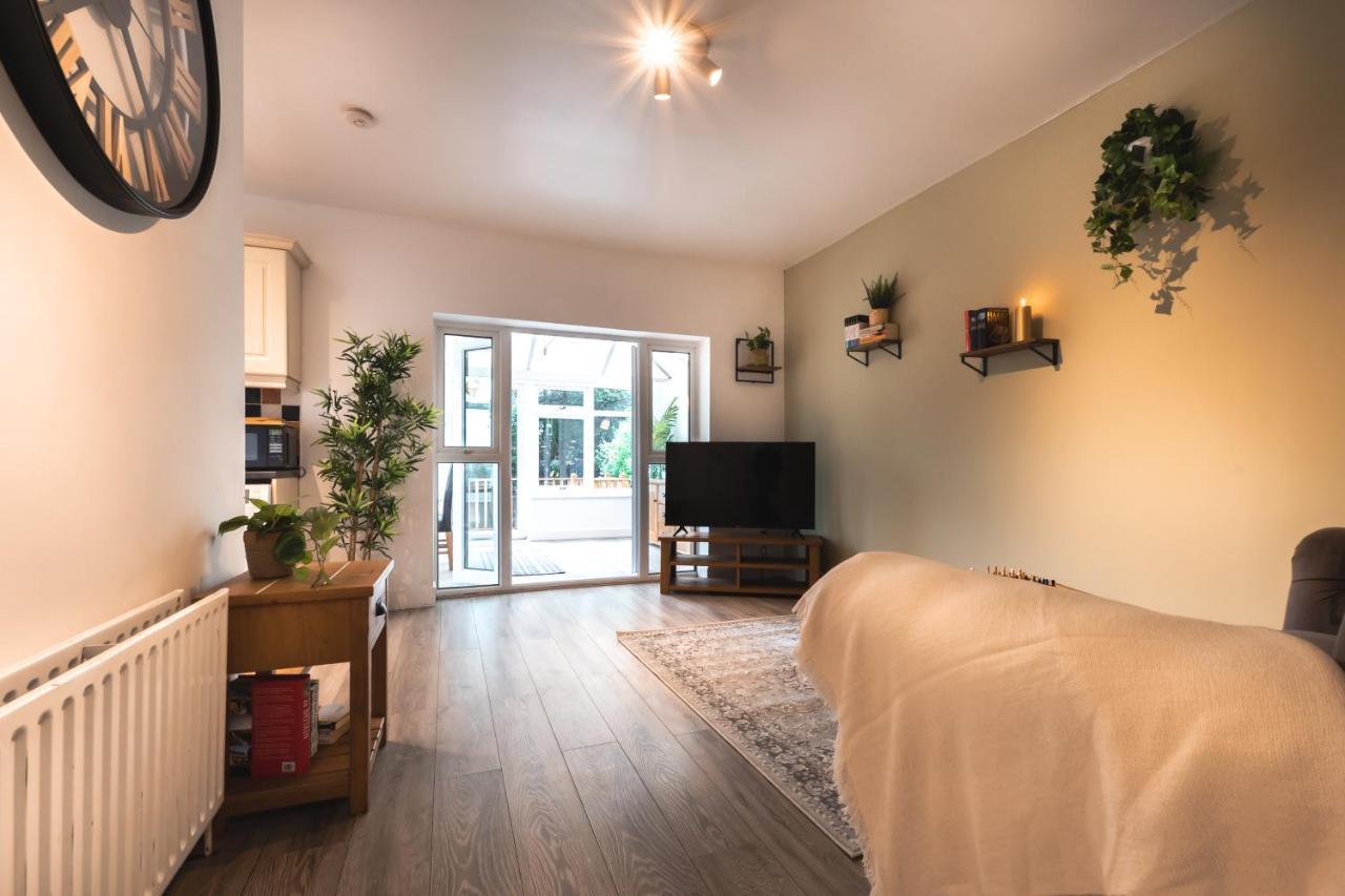 Accessible 3-Bedroom Bungalow With Patio +Driveway Southampton Ngoại thất bức ảnh